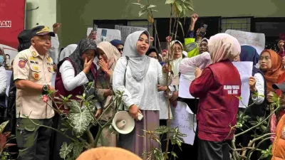 Guru PAUD Maros Demo di Tengah Derasnya Hujan, Kadis Pastikan Audiensi ke Kementerian dan BKN